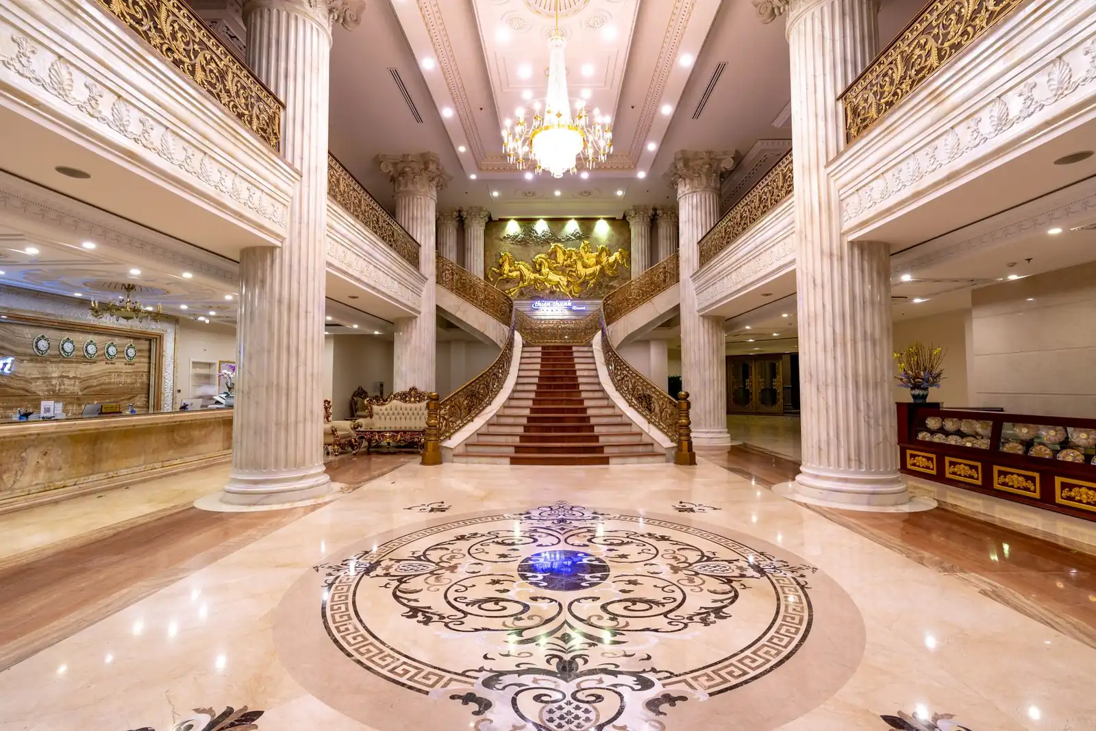 Valquessanobleinn  interior
