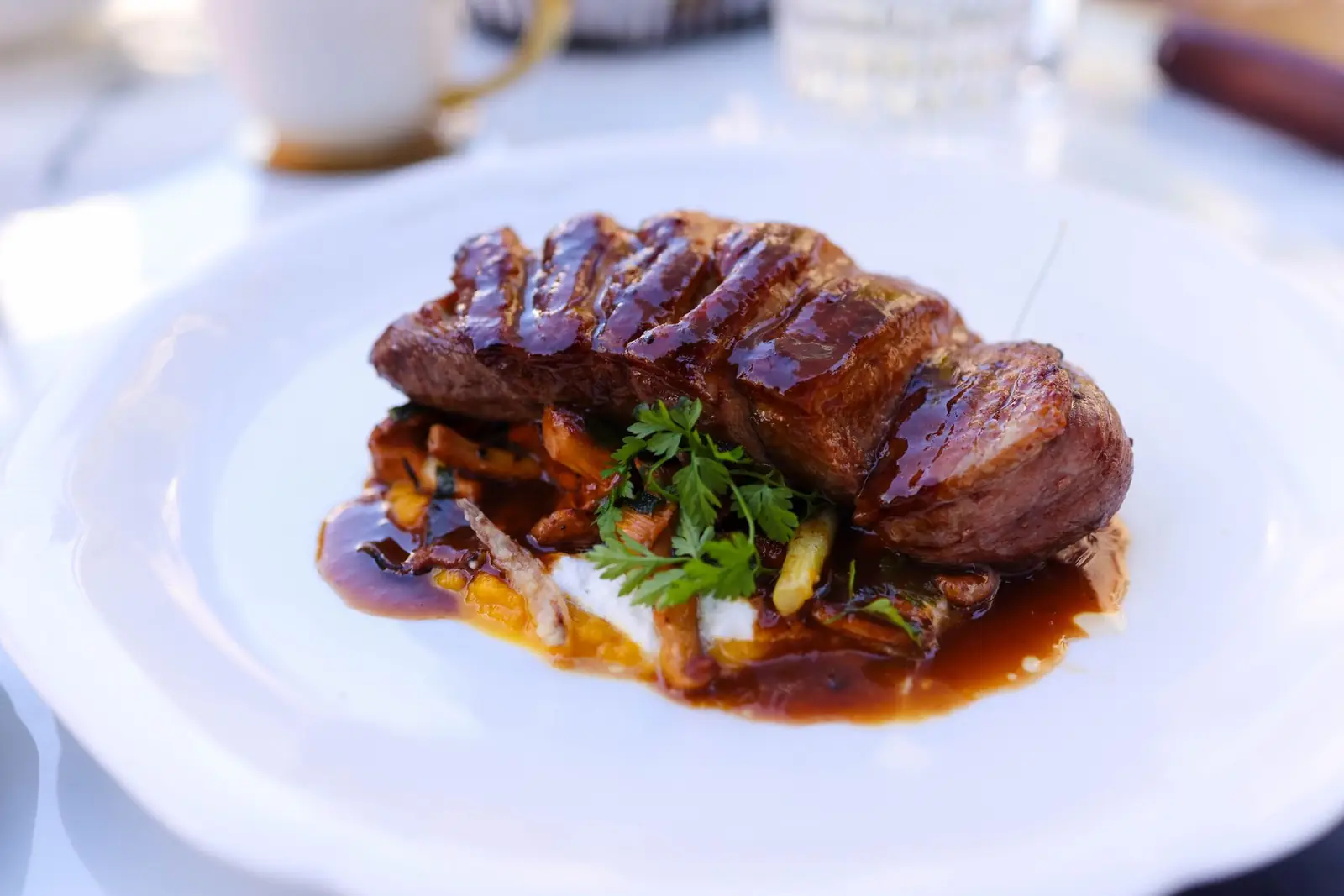 Dining detail at Valquessanobleinn 