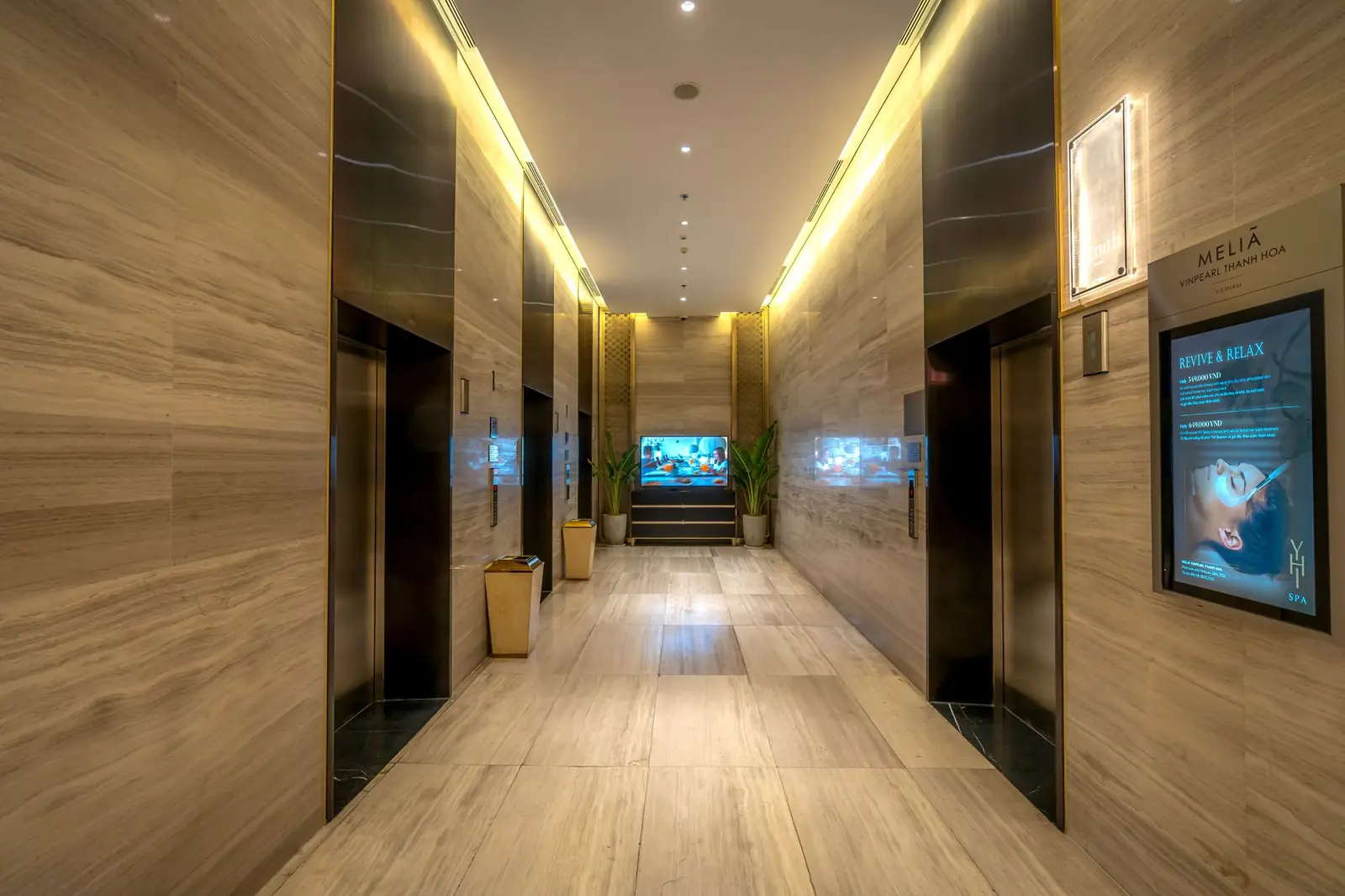 Valquessanobleinn  interior corridor